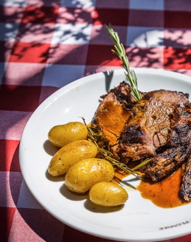 Il Plonner Dorf-Gasthof Wessling Grillfest Braten und Kartoffel